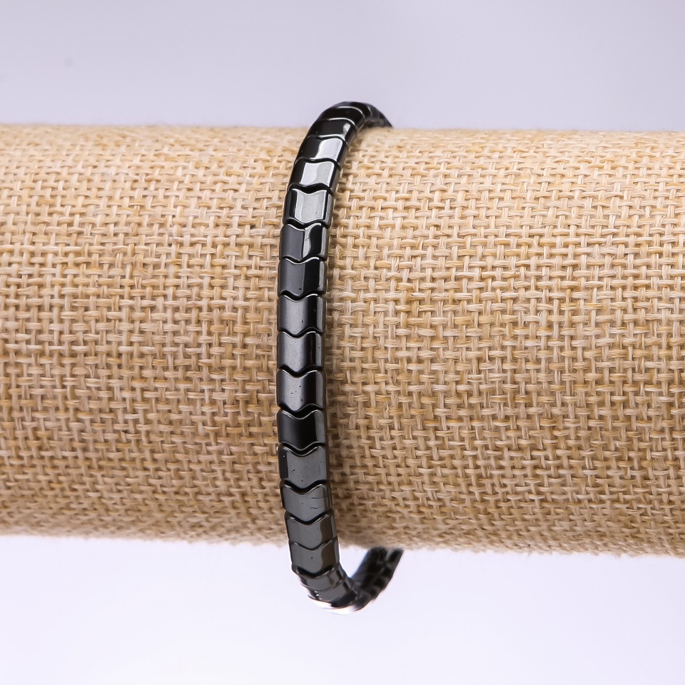 Hematite Bead Zigzag Bracelet, diameter 6x5x3 mm, length 18 cm on elastic