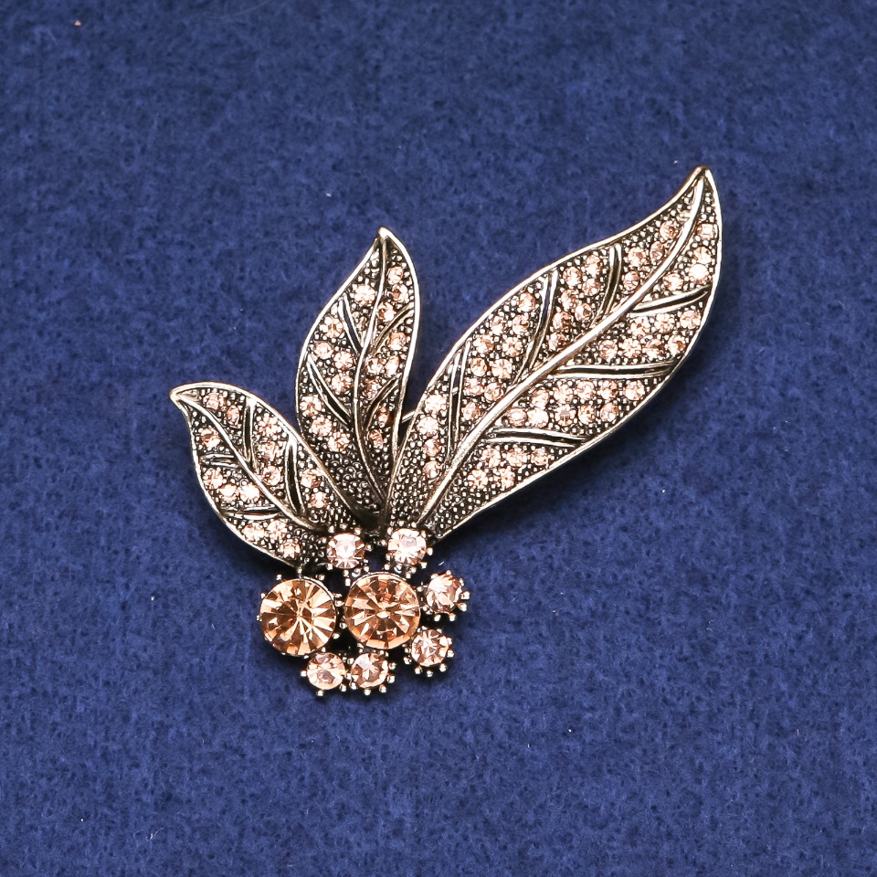 Brooch 'Leaves with Crystals' in gold-tone metal 60mm
