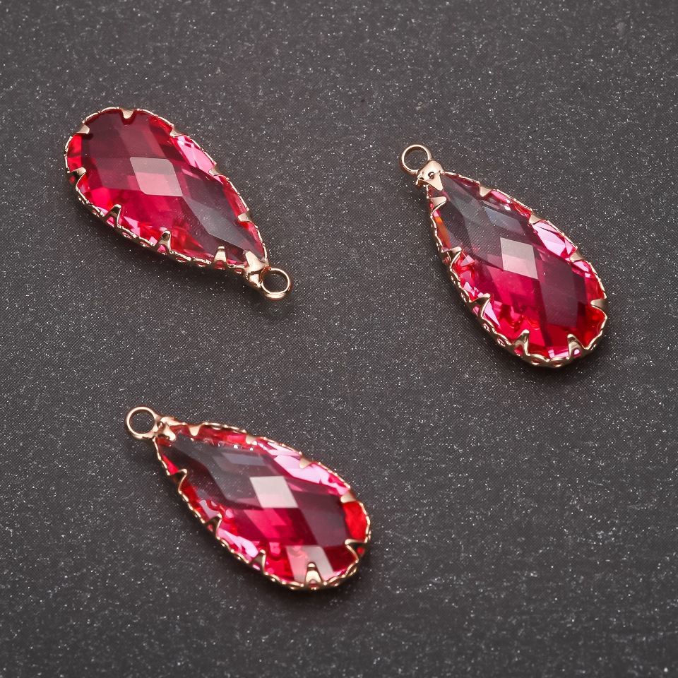 Pendant 'Drop' in Pink Color with Gold-Tone Setting 10x24mm