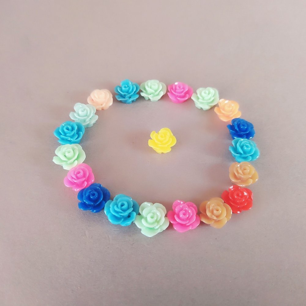 Rose-shaped beads assortment set, through-hole 10mm, pack of 20