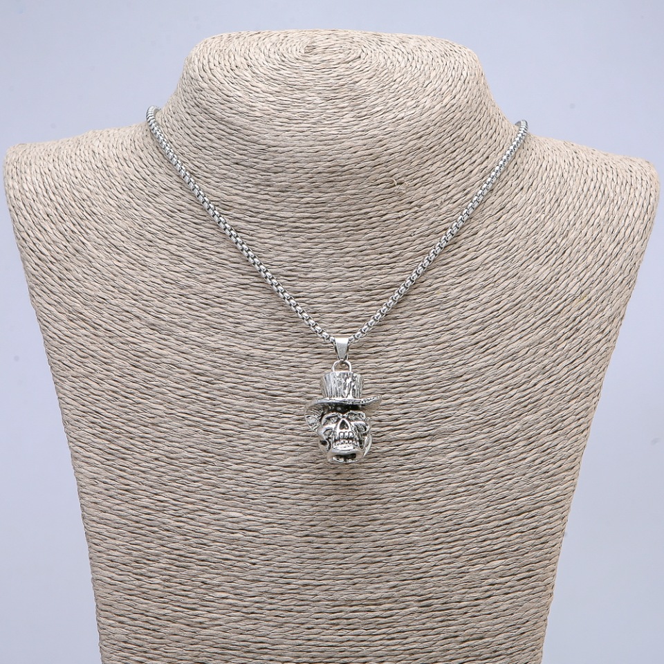 Кулон "Череп в капелюсі" 40х16мм на ланцюжку, довжина 65см колір металу срібло