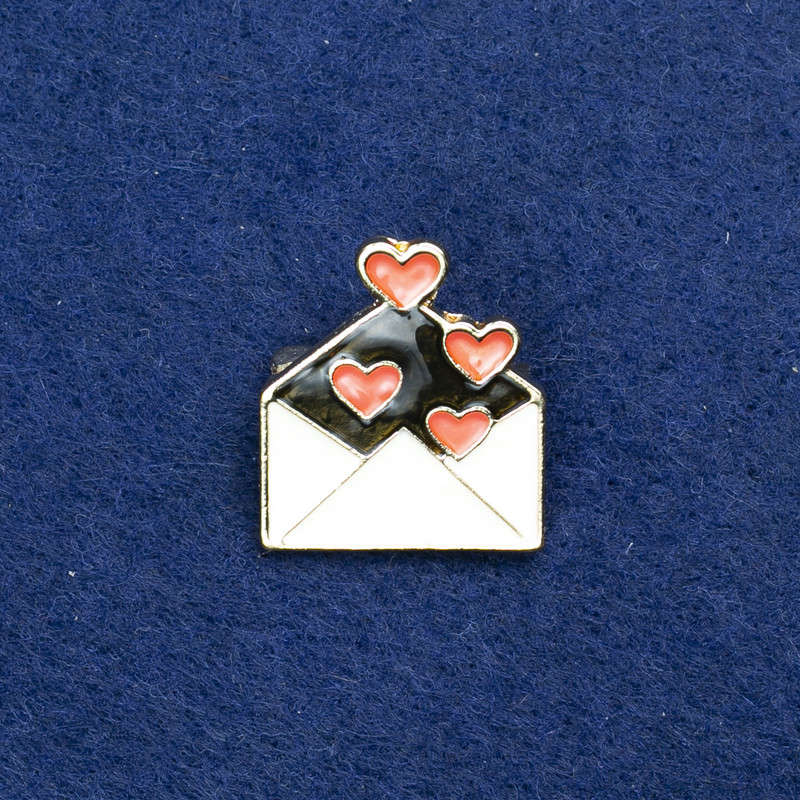 Brooch 'Envelope' gold-tone metal and enamel 20x24mm +