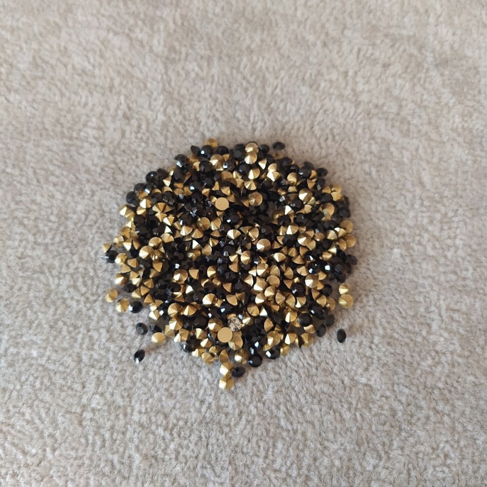 Black rhinestones, 2.5 mm, pack 4 g (±)
