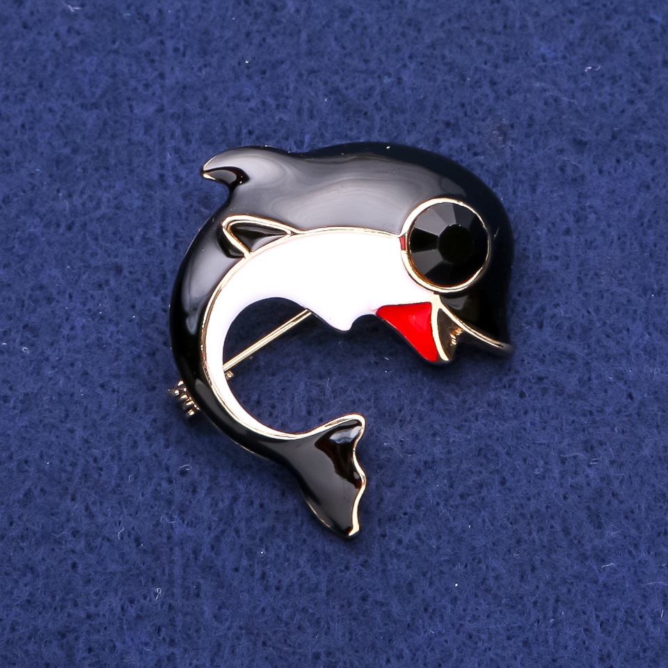 Black Orca Brooch 37x38mm