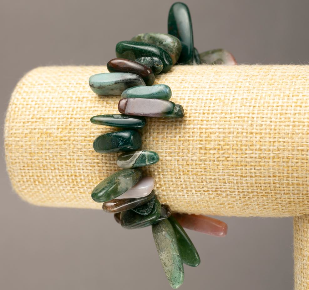 Elastic bracelet with natural green jasper 'Needle' chip, diameter 12-23×5-9 mm, length 18 cm +