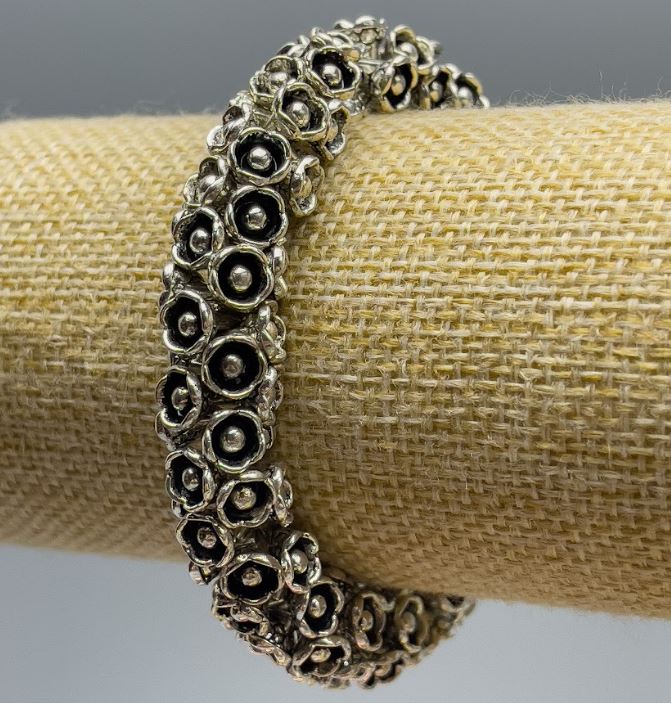 Women's bracelet with flowers, approximately 12 mm bead diameter, 18 cm length (stretch), silvery metal