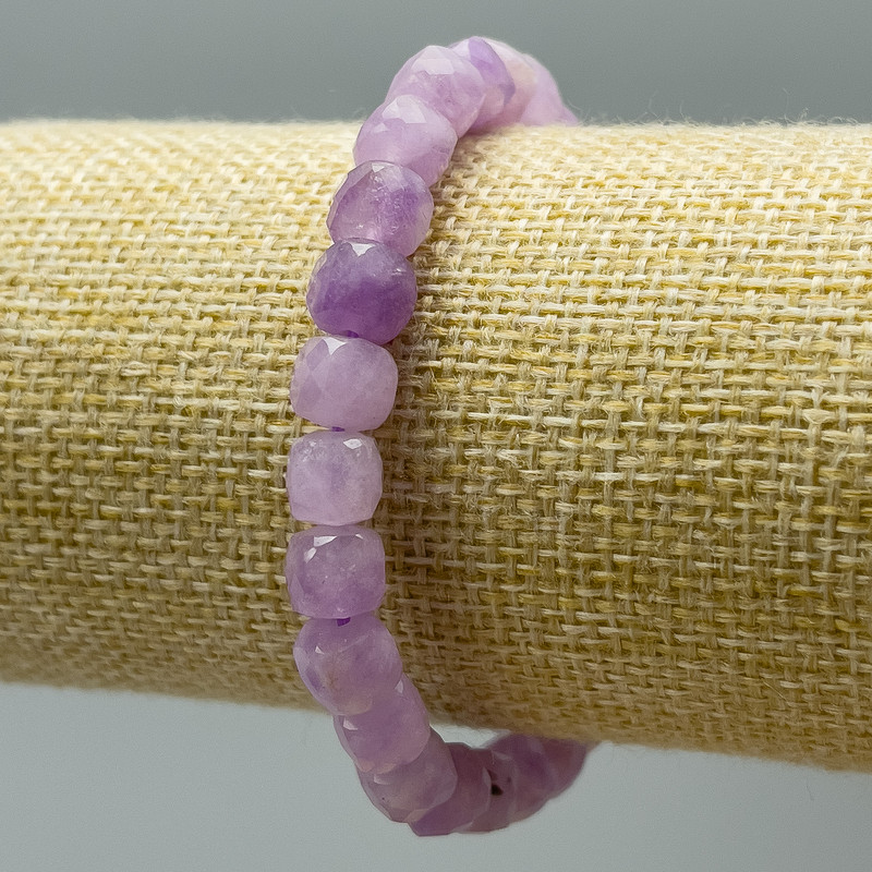 Kunzite bracelet, natural stone, faceted cube, 6 mm diameter, 18 cm length (stretch)