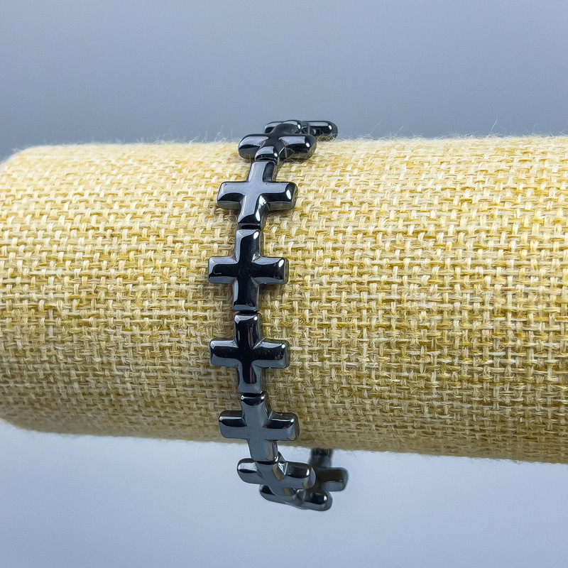 Bracelet 'Hematite Cross', diameter 12.5 x 12.5 mm ±, length 18 cm (stretch)