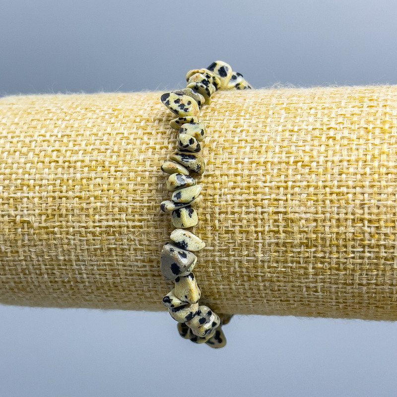 Dalmatian Jasper Chip Bracelet, diameter 5x3–14x5 mm, length 18 cm (stretch)