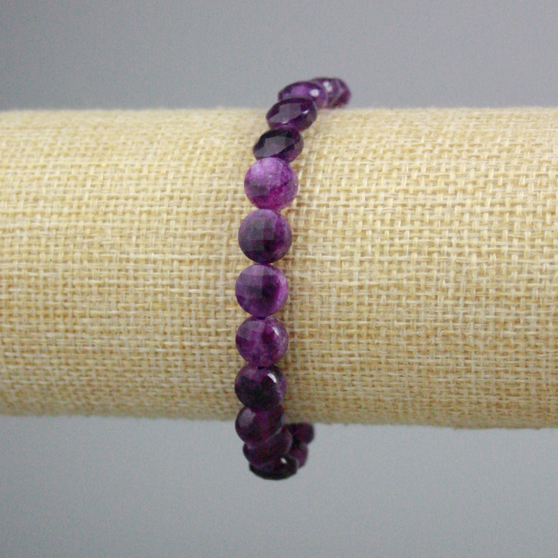 Sugilite Bracelet with Faceted Coin, 8.5 mm diameter, 18 cm length (stretch)