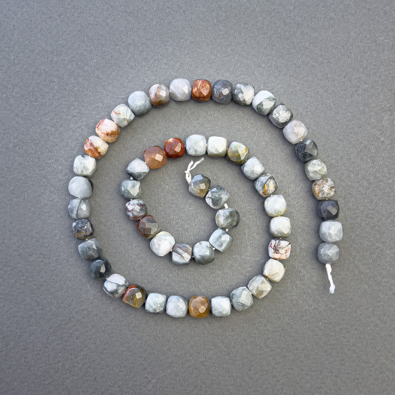 Assorted natural stone beads, faceted cube, diameter 7×7 mm, length 39 cm on a thread