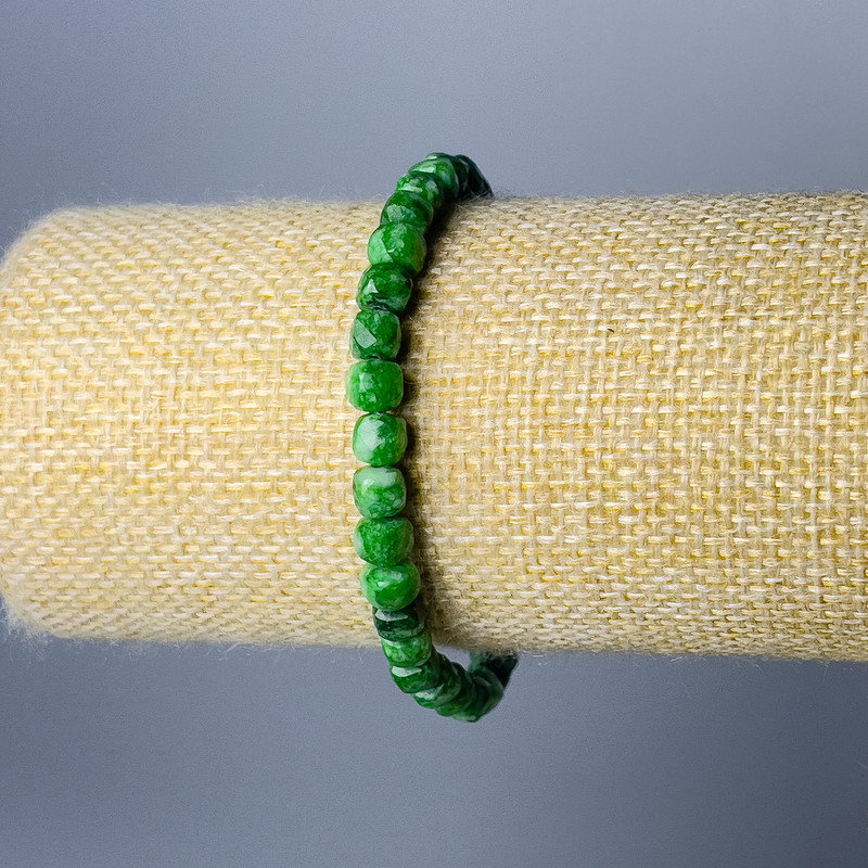 Chrysoprase bracelet, natural stone, faceted cube, diameter 5.5 mm, length 18 cm (stretch)